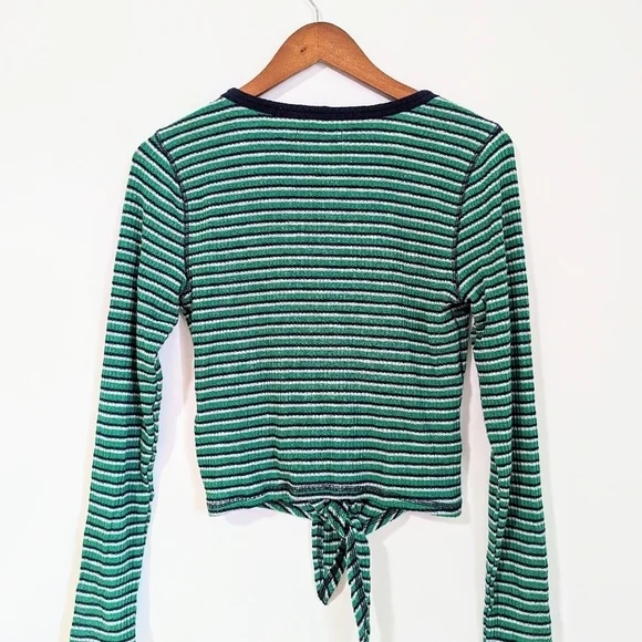 Abercrombie & Fitch V-Neck Green Striped Ribbed Long Sleeves Crop Top Size M - Picture 3 of 7